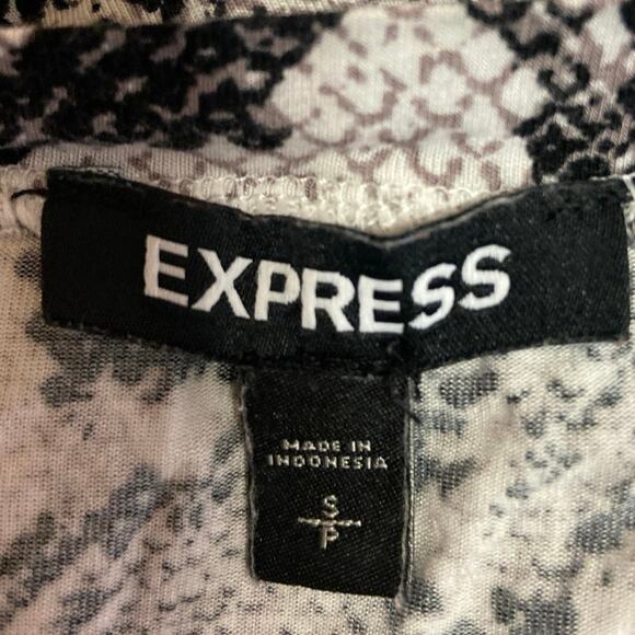 Express Gray Snake skin Animal Print Crew Neck Short Sleeve T Shirt Tee Top Sz S - Picture 4 of 5